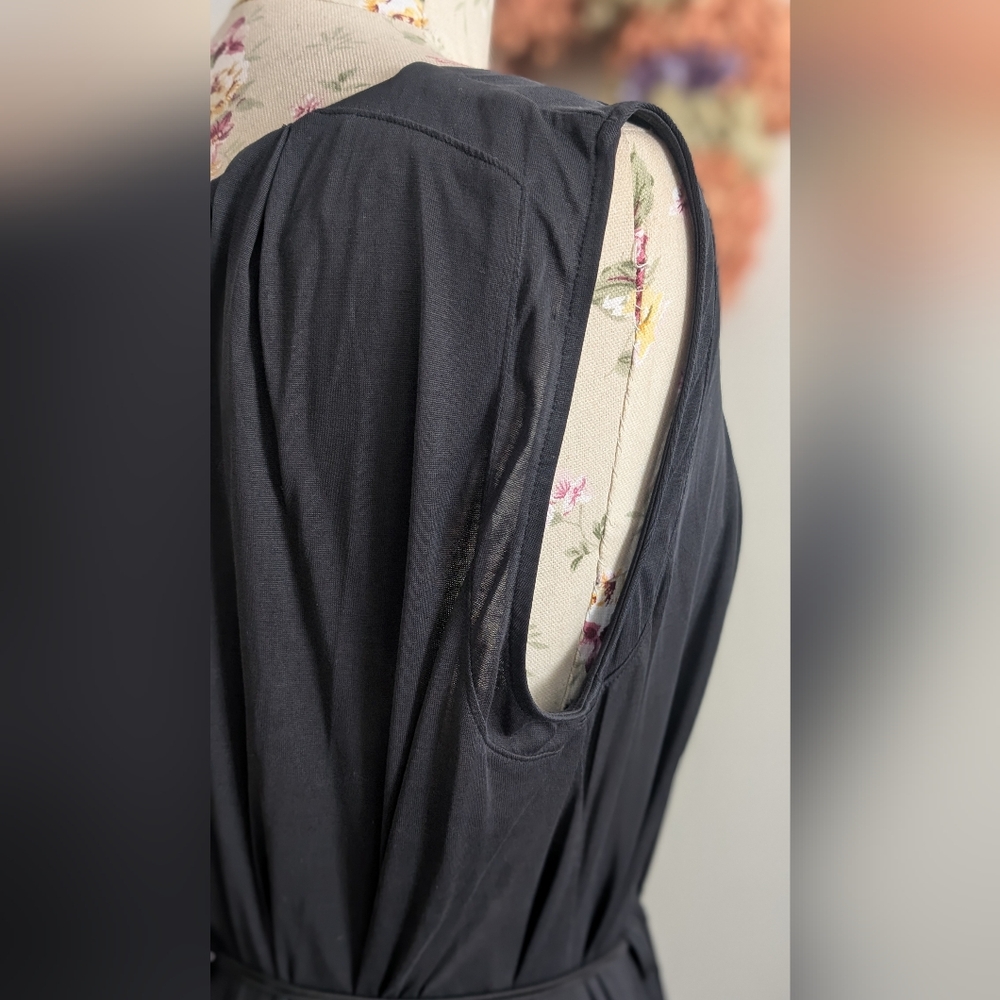 Geovedi Elegant Black Sleeveless‎ Dress - Picture 7 of 12